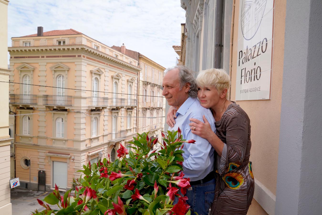 Hannele Piipari ja Umberto Marinozzi parvekkeella