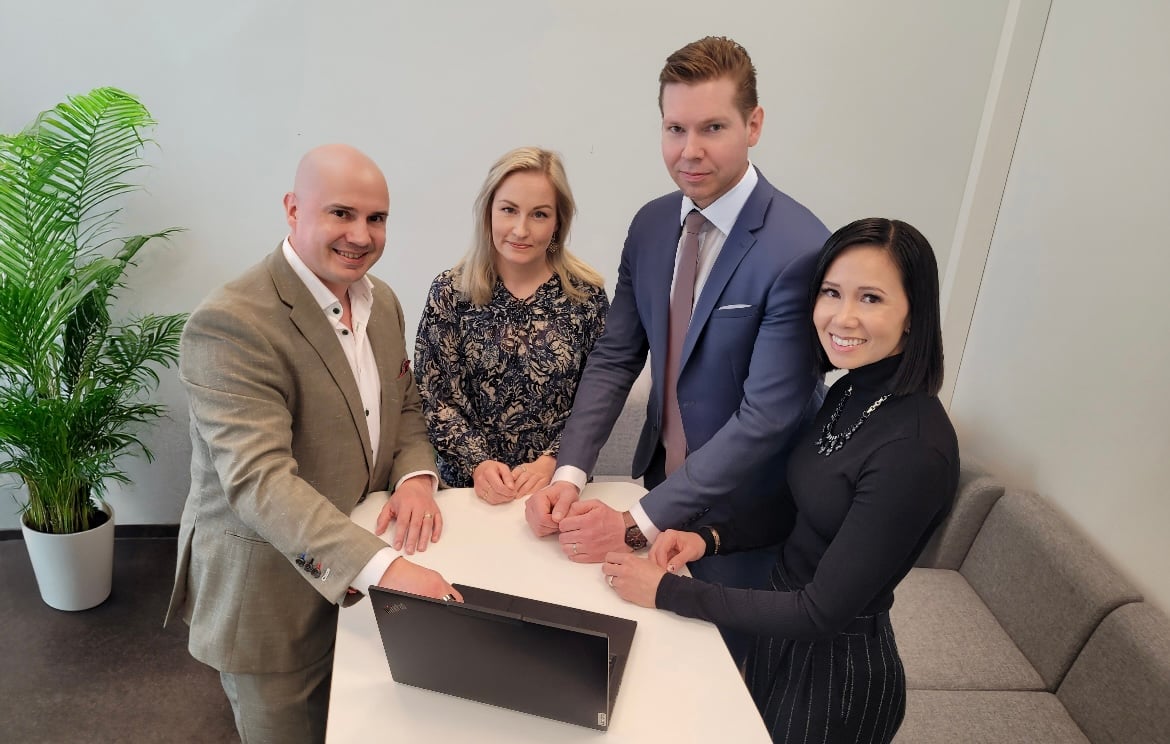 OP Tampere on Gallantille tärkeä kumppani kasvuloikassa ulkomaille. Kuvassa vasemmalta oikealle: Group CEO Tuomas Tahvanainen ja Group Controller Katri Sallinen, Gallant, sekä asiakkuusjohtaja Antti-Pekka Männistö ja luottojohtaja Anna Vähä-Ruohola, OP Tampere.