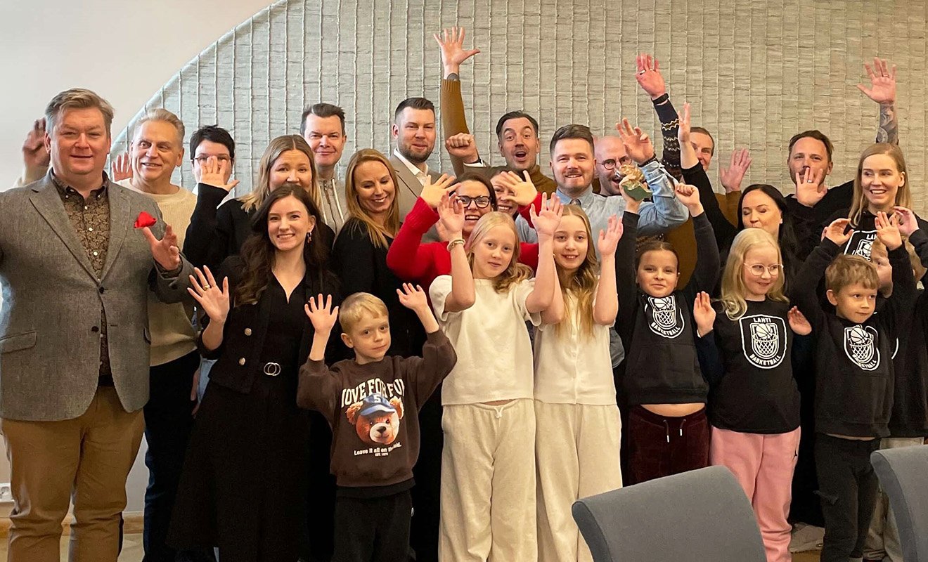 Lahti Basketball Juniorit ja Roope Suonio palkintojenjakotilaisuudessa.