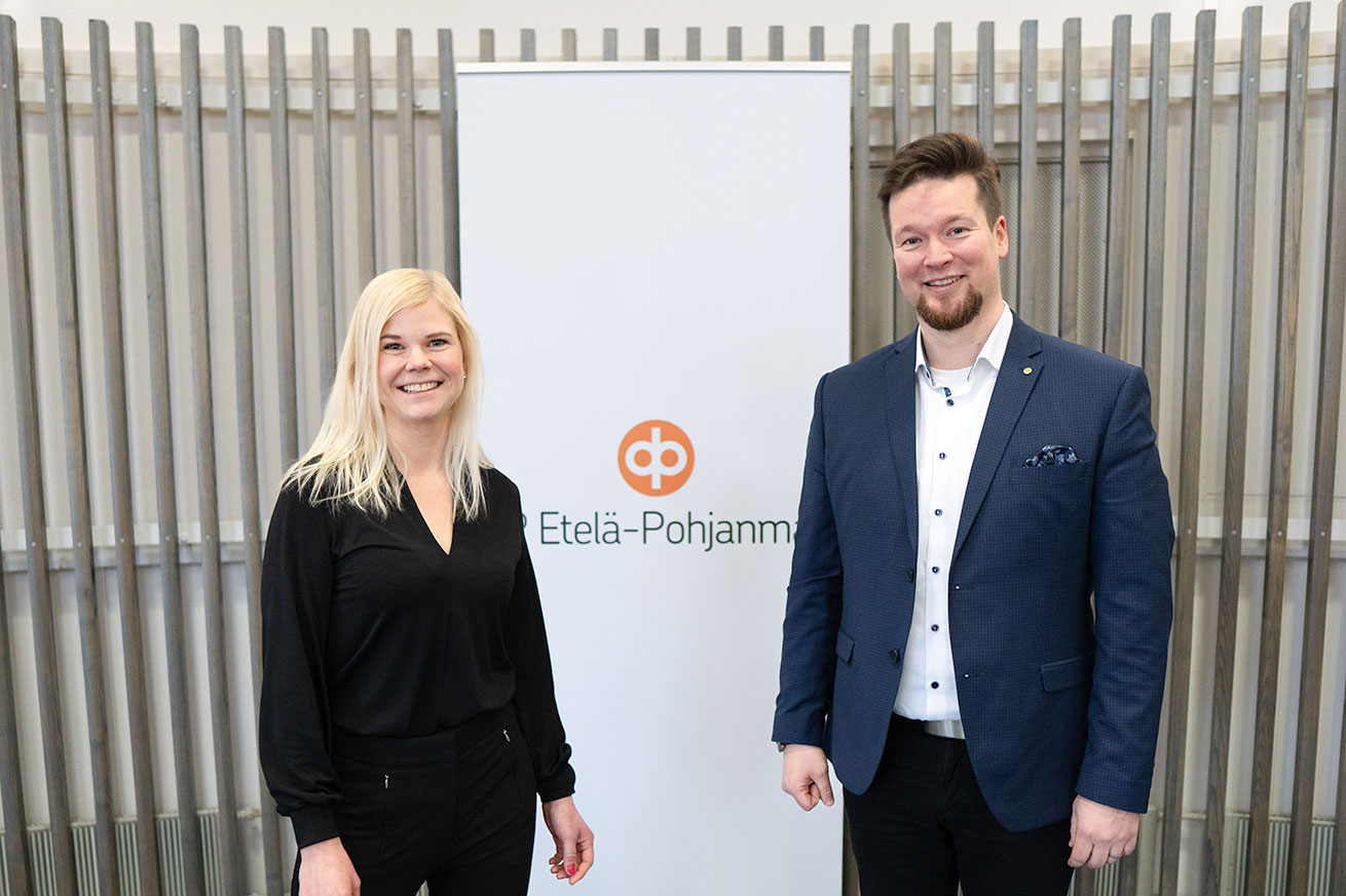 Seinäjoen Yrittäjien toiminnanjohtaja Kaisa Metsäranta ja OP Etelä-Pohjanmaan yritysliiketoiminnan pankinjohtaja Lauri Lindholm ovat innoissaan yhteistyöstä.