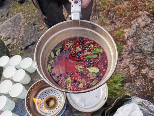 Retkikerhon luontoretki teehetki.jpg