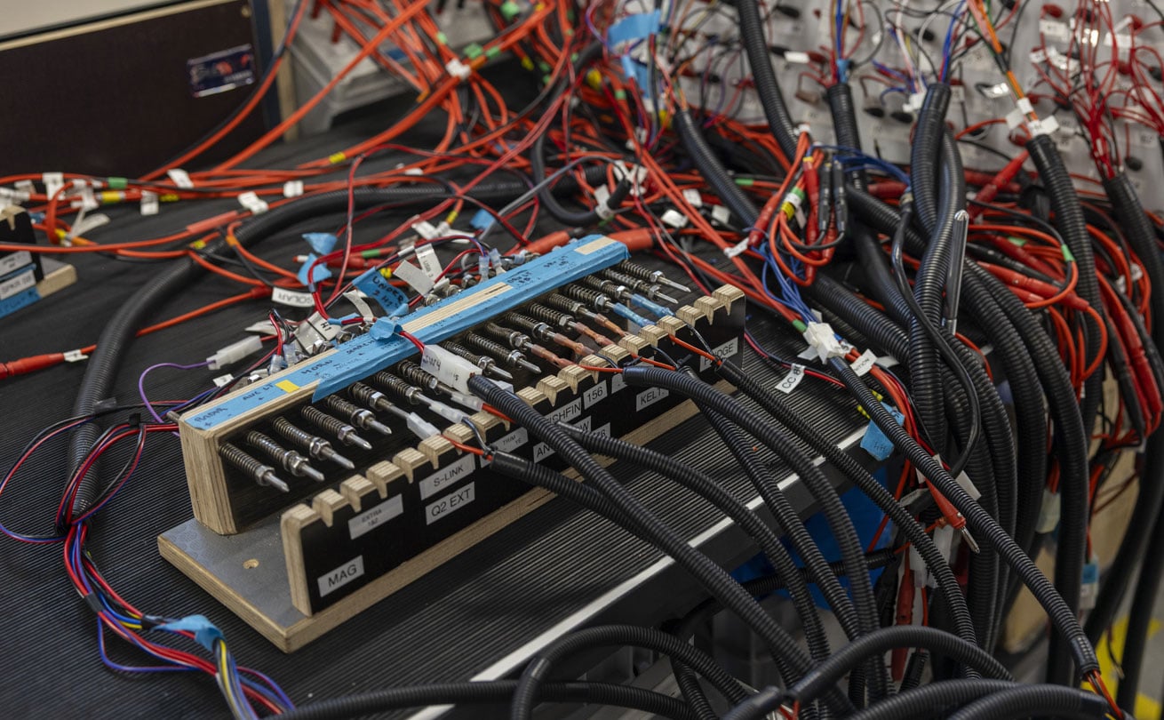 lähikuva veneen elektroniikasta