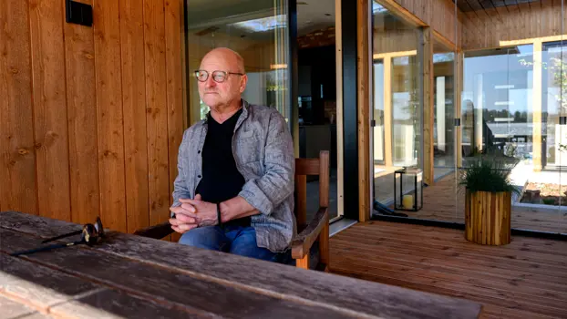 Tommy Hellsten talollaan Loviisan asuntomessuilla