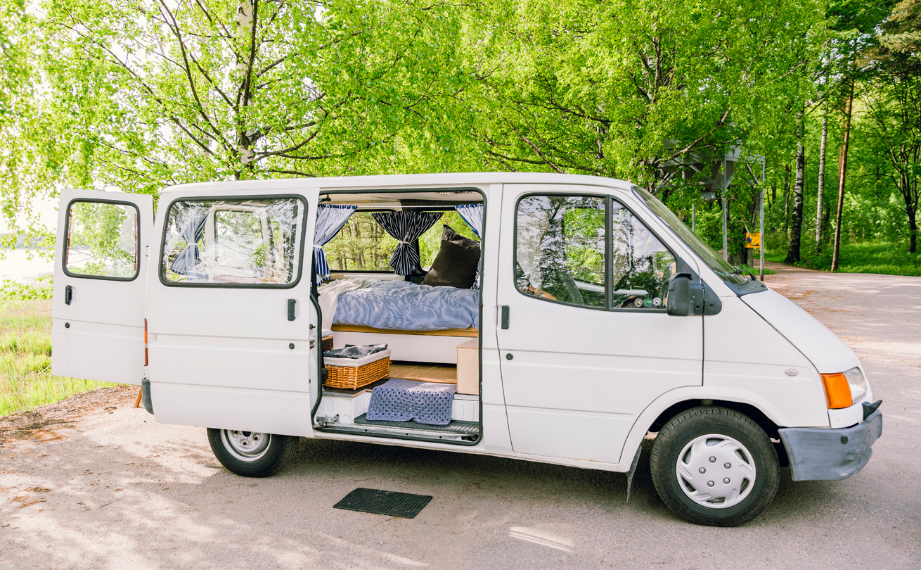 Asuttava pakettiauto