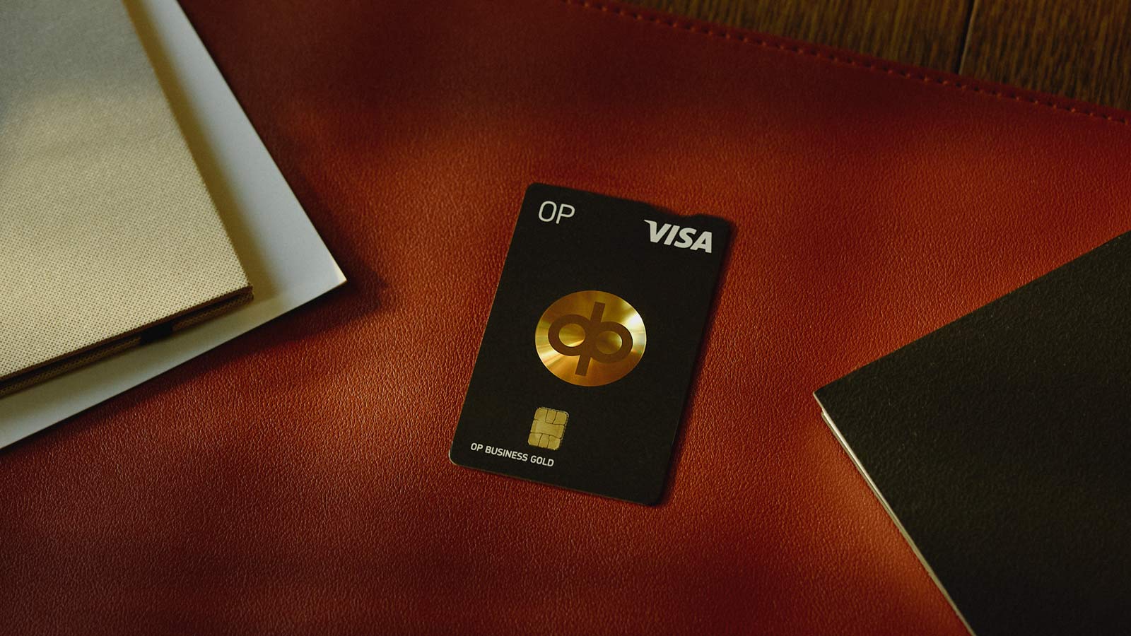Business Gold -kortti pöydällä