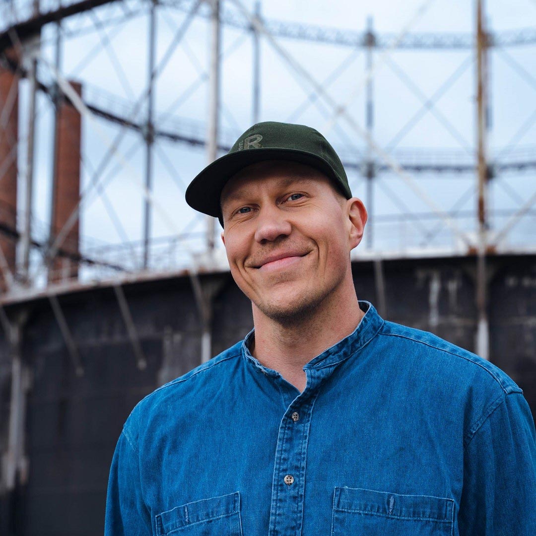 Kuvassa on Johannes Hattunen, joka on Dreams-ohjelman lähettiläs.